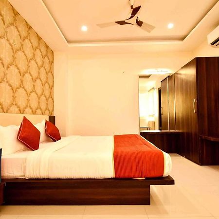 Hotel Kamad Giri,Ujjain Exterior photo