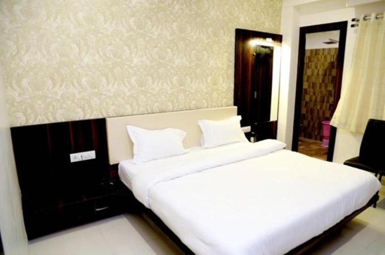 Hotel Kamad Giri,Ujjain Exterior photo