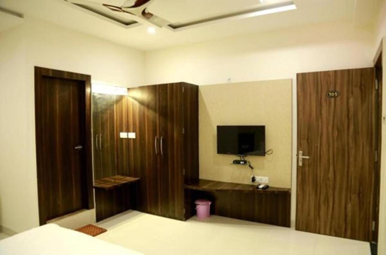 Hotel Kamad Giri,Ujjain Exterior photo